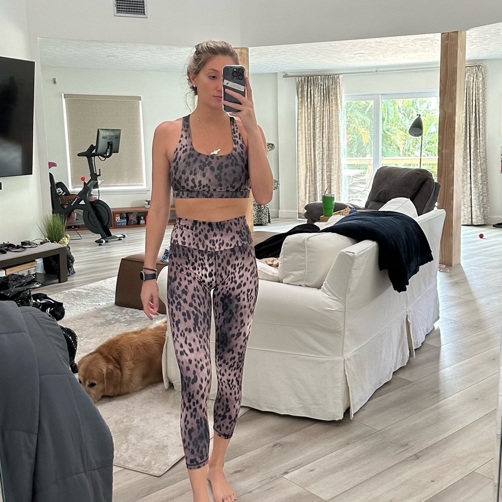 Fabletics 2 piece outfit never worn. Sports bra and leggings